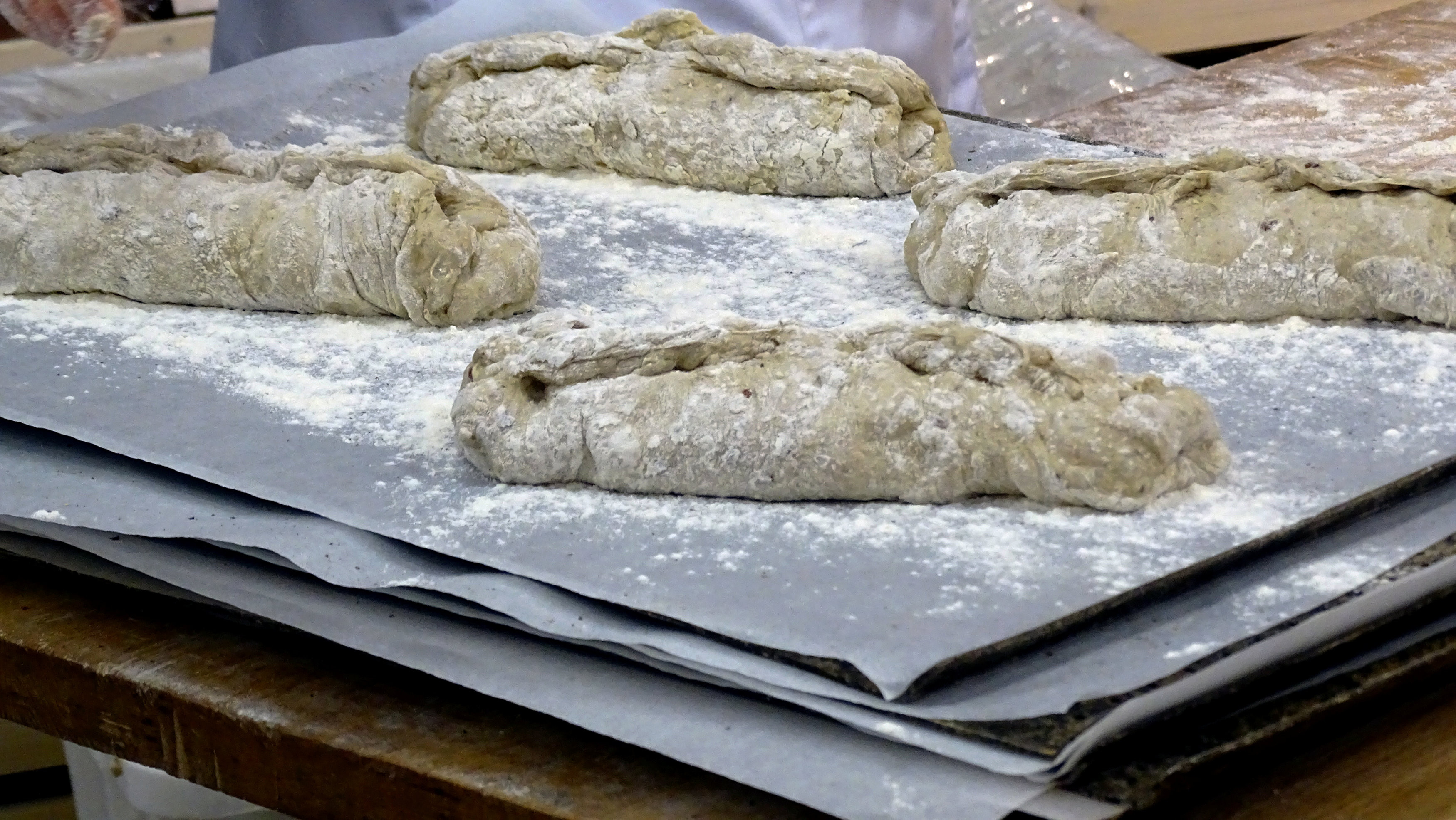 ▲▼芬蘭烘焙食品公司Fazer，推出混合蟋蟀粉末的昆蟲麵包。（圖／路透社）