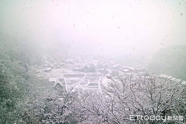 ▲▼白川鄉合掌村下雪。（圖／網友小針茉莉子授權提供，請勿翻攝）