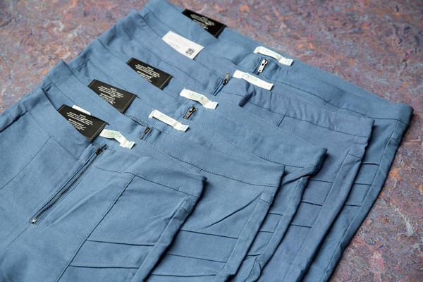 鉛筆褲是OB嚴選的熱賣商品，尺寸齊全，最大尺寸可達7L。