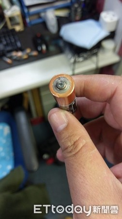 ▲被電池陰...全公司鎖門外「吊車上去」　看完韓國官網說明書傻眼。（圖／網友授權引用，請勿隨意翻拍，以免侵權，下同。）