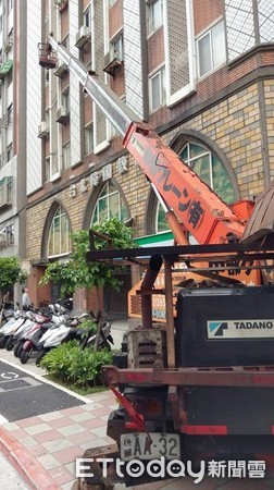 ▲被電池陰...全公司鎖門外「吊車上去」　看完韓國官網說明書傻眼。（圖／網友授權引用，請勿隨意翻拍，以免侵權，下同。）