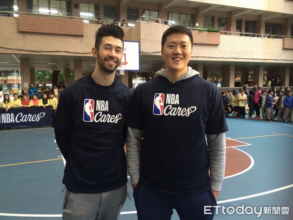 ▲SBL球星簡浩(左起)、岳瀛立，擔任NBA Cares籃球助教。（圖／記者杜奕君攝）