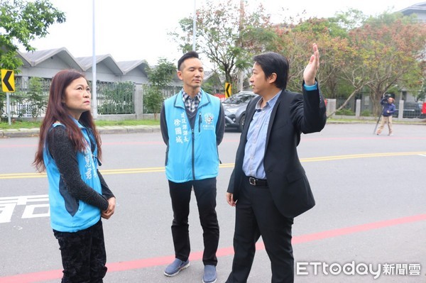 花蓮市國興里碧雲莊社區是人口密集的住宅區，為了維護社區寧靜與學童用路安全，禁止2.5公尺以上大型車進入，花蓮市公所在此處加裝紅外線感應監視器，未來會將違規車輛的監視畫面交付相關單位進行裁罰。（圖／花蓮市公所提供）