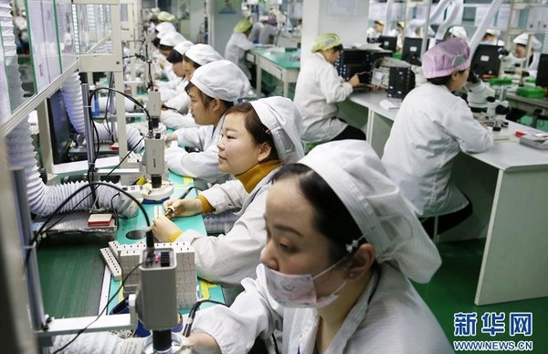 ▲▼淮北工人忙碌生產手機馬達。（圖／翻攝自新華網）