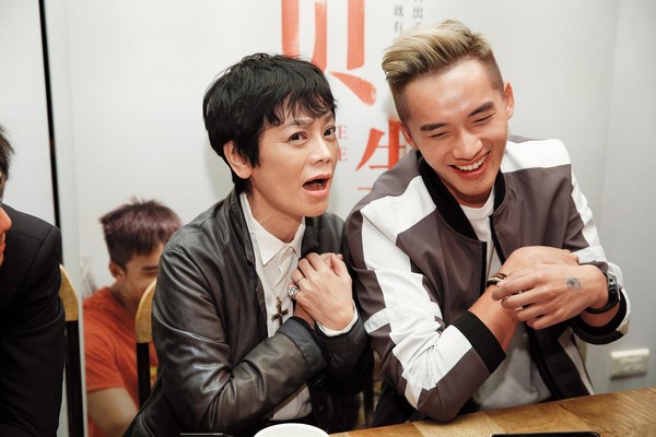 張艾嘉與男主角陳澤耀（右）來台參加金馬獎，並為《分貝人生》宣傳。