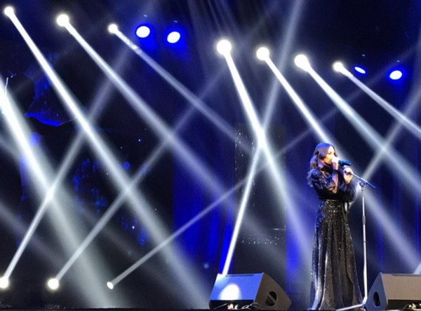 ▲ 黎巴嫩女歌手塔瓦吉（Hiba Tawaji）成為第一名在沙烏地阿拉伯舉辦演唱會的女歌手。（圖／翻攝自Hiba Tawaji推特）