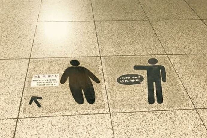 ▲「胖子請走這邊」照片引起網友議論。（圖／翻攝自Reddit）