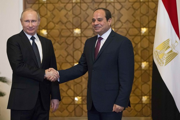 ▲俄羅斯總統普丁（Vladimir Putin）與埃及總統塞西（Abdel Fattah el-Sisi）會面。（圖／路透社）