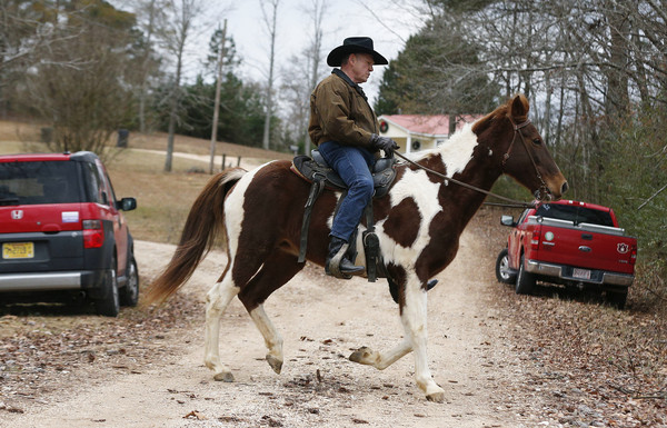 ▲▼美國阿拉巴馬州參議員補選，共和黨候選人摩爾（Roy Moore）深陷性醜聞落敗。（圖／達志影像／美聯社）