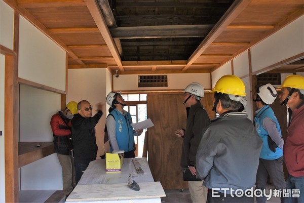 花蓮市長魏嘉賢現勘正在進行二期工程的好客文化會館，工程在今年九月施工，預計在明年一月完工。（圖／花蓮市公所提供）