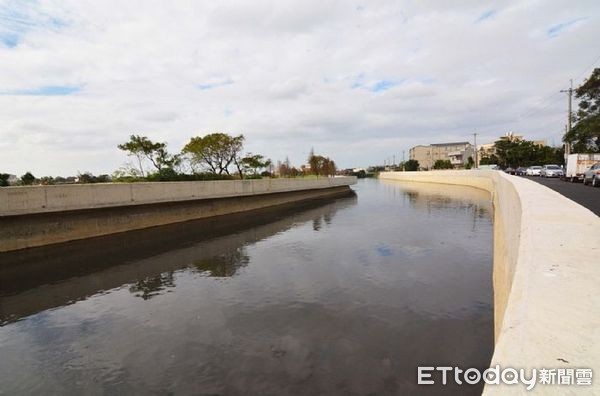 ▲滿足防洪標準及親水安全，大園區埔心溪左岸護岸改善應急工程竣工。（圖／桃園市政府提供）