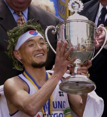 ▲韓國跑者李鳳柱拿下2001波士頓馬拉松冠軍。（圖／達志影像／美聯社）