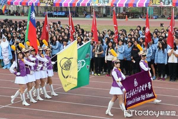 ▲台南女中校慶運動會，台南女中儀隊進場驚豔。（圖／市府提供）
