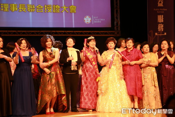 ▲大台南婦女會舉辦31區婦女會理事長聯合授證大會。（圖／婦女會提供）