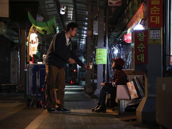葉辰莛跟文智允合拍短片《路邊攤》。（圖／Busan International Film Festival提供）