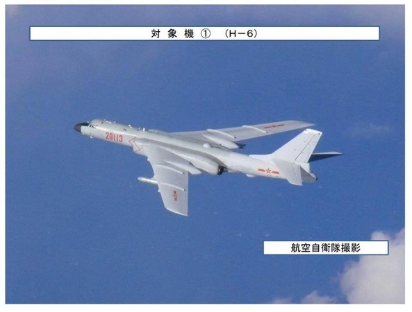 日本防衛省發布中國空軍18日兵分兩路的飛行路線，1架運-8電子偵察機飛越台灣東部海域外，另外5架飛越對馬海峽的戰機分別為2架H-6轟炸機、2架蘇-30戰機和1架TU-154偵察機。（圖／翻攝自日本防衛省）