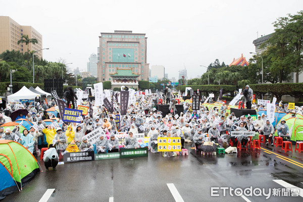 ▲▼法稅真改革,良心救台灣—反財稅黑手運動,法稅改革聯盟上凱道抗議稅制不公。（圖／記者季相儒攝）