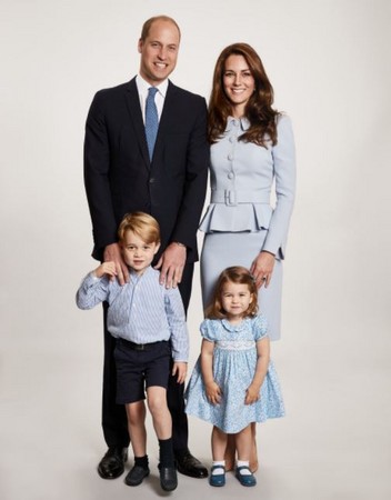 ▲▼威廉王子一家人聖誕賀卡照             。（圖／翻攝自twitter／Kensington Palace）