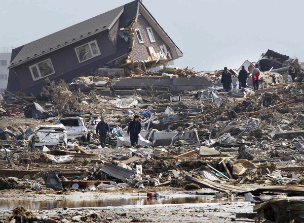 ▲▼日本311大地震，芮氏規模9強震和海嘯擊垮了人民家園。（圖／達志影像／美聯社）