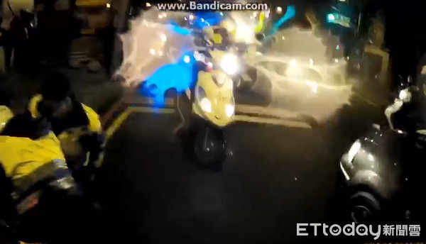 ▲員警發現黃男車輛離停等線異常遠，上前盤查展開警匪追逐，最後果然查獲毒品。（圖／記者林煒傑翻攝）