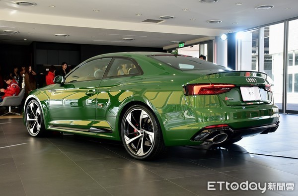 「浩克綠」車色太搶眼！奧迪RS5 Coupe 480萬元起在台開賣