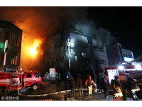 一輛車燒爆整棟樓！韓運動中心大火奪29命