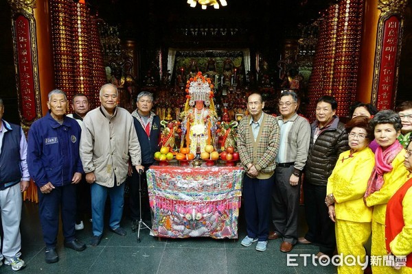 ▲台南市安平開台天后宮，為保護廟內3尊國寶級軟身媽祖神像，特新雕刻1尊天上聖母，代替大媽、二媽、三媽執行未來的遶境巡安。（圖／廟方提供）