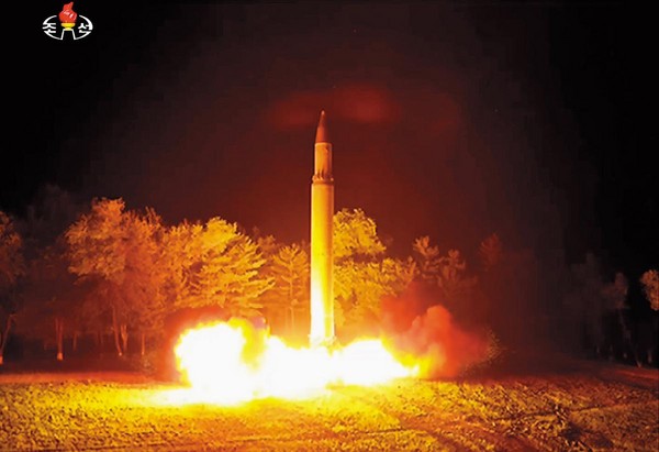 北韓多次發射飛彈對美國施壓，一旦擦槍走火，將衝擊全球風險性資產走勢。（東方IC）