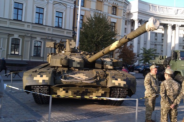 ▲▼烏克蘭T-84主戰坦克，由卡爾可夫-莫洛佐夫機械製造設計局（ KMDB）設計製造。（圖／翻攝自維基百科）