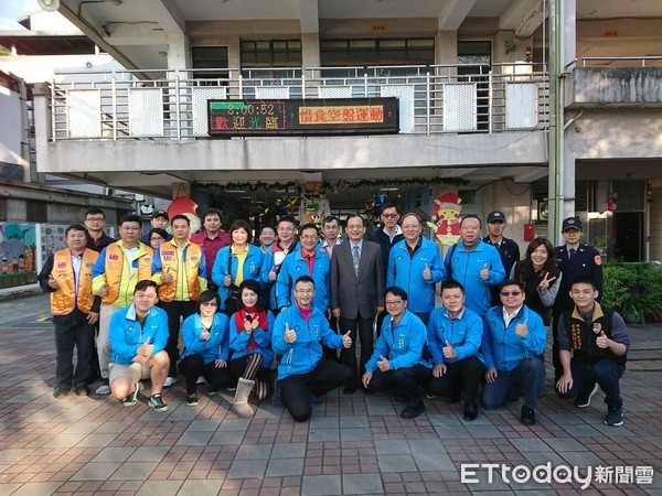 ▲▼新莊警分局長張國雄到國泰國小宣導反毒、反暴力。（圖／記者陳豐德翻攝）