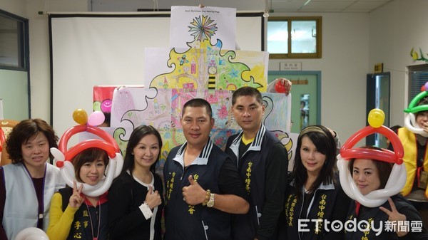 台南中壇善心會特地到台東舉行「魔法氣球聖誕PARTY」，讓孩子們不因與眾不同而失去歡度聖誕的權利。（圖／台灣安心家庭關懷協會提供）