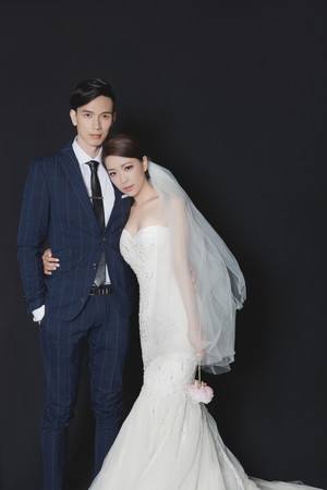 ▲▼梁煒鈿與Chloe婚紗照。（圖／飛形圓國際有限公司提供）