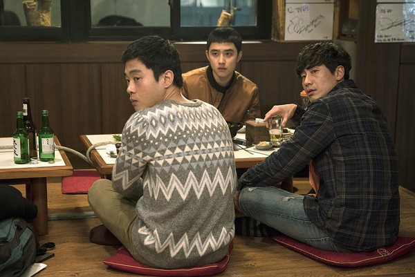 《屍蹤7號房》以3個生活在韓國底層社會的小人物，批判市井小民如何處心積慮、鬥智鬥法努力在這人吃人社會中生存的社會現況。（可樂提供）