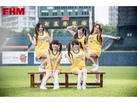 兄弟象隊x象Young女孩(左至右)小綠、YUMI、廷廷、東東、優格。(圖／FHM)