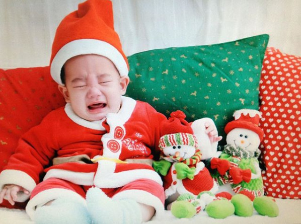 ▲▼應采兒PO出Jasper嬰兒照祝粉絲聖誕節快樂。（圖／翻攝自應采兒IG）
