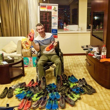 ▲▼花9個月跑到中國　德男跑爛40雙鞋。（圖／翻攝自新浪體育微博）