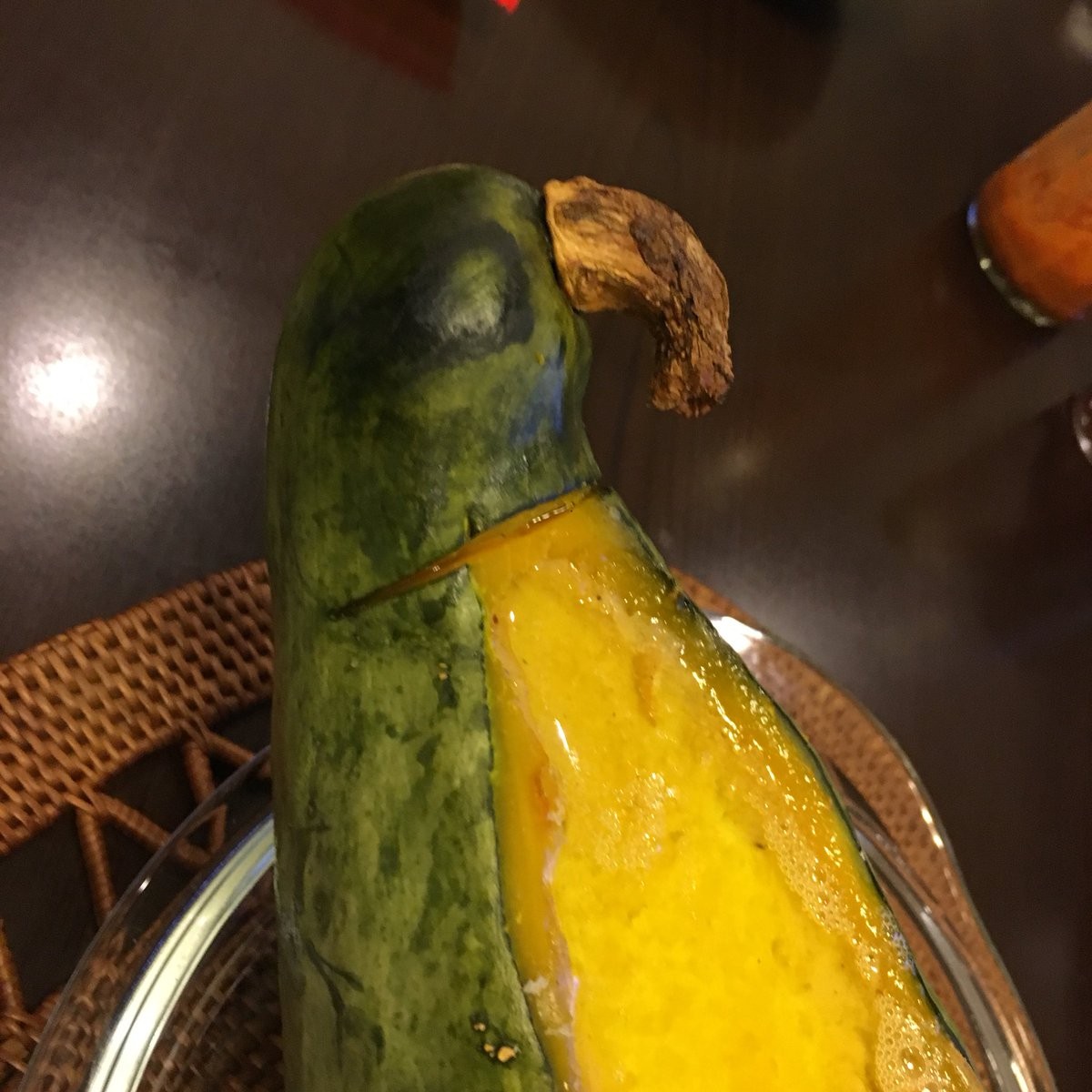 ▲▼做了焗烤南瓜，結果看起來像死鸚鵡。（圖／翻攝自推特，momn31_/）