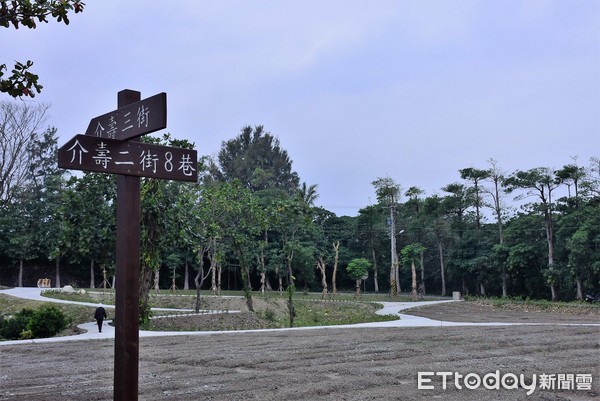 花蓮市介壽眷村旁規劃社區花園將近完工，市長魏嘉賢表示，將規劃花海讓美崙地區也有展現百花齊放、綠意盎然的園地，吸引更多觀光客。（圖／花蓮市公所提供）