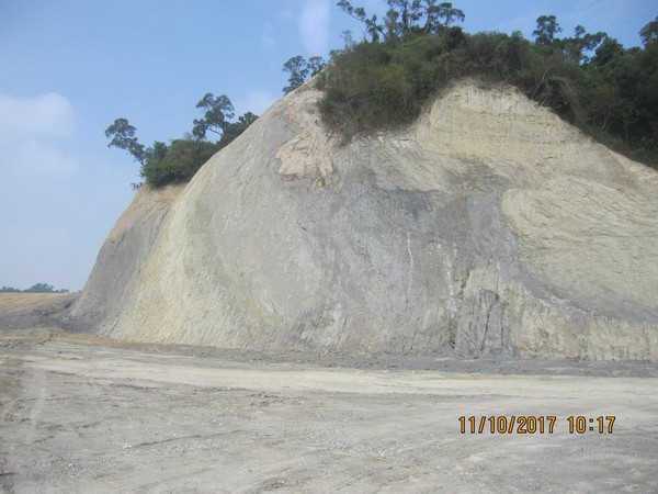 業者以興建度假小屋為由，合法掩護非法大肆濫墾，被橋檢查獲。（高市橋頭地檢署提供）