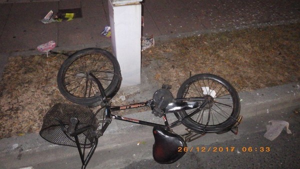 ▲高雄老人騎腳踏車晨運 遭BMW撞死街頭。（圖／翻攝畫面）