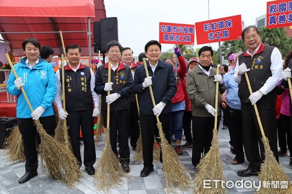 「花蓮不是後山，而是耀眼東大門！」花蓮縣長傅崐萁在就職八週年活動表示，在各局處首長及縣府團隊共同努力打造下，並得到縣民八年來的支持及肯定，花蓮在國際展露頭角，脫胎換骨，成為台灣耀眼東大門。（圖／花蓮縣政府提供）