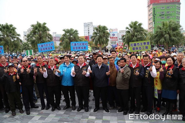 「花蓮不是後山，而是耀眼東大門！」花蓮縣長傅崐萁在就職八週年活動表示，在各局處首長及縣府團隊共同努力打造下，並得到縣民八年來的支持及肯定，花蓮在國際展露頭角，脫胎換骨，成為台灣耀眼東大門。（圖／花蓮縣政府提供）