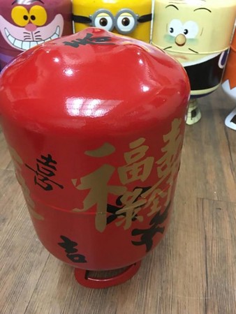 ▲▼冷媒桶變成豬公。（圖／網友張嘉峻授權提供）