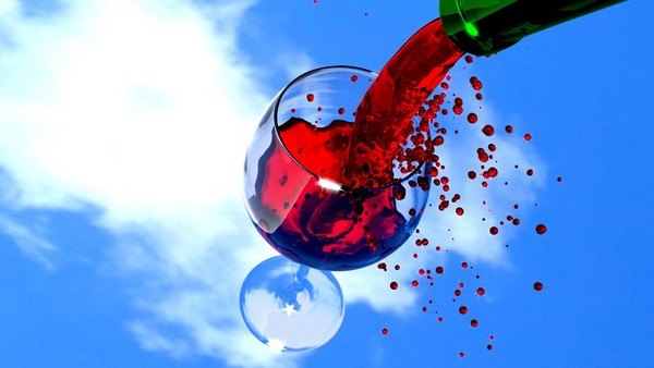 ▲適量紅酒雖對人體有益，但敏感肌還是要避免。