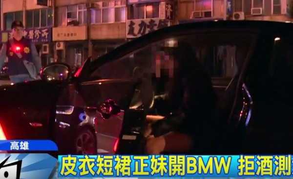 ▲高雄一名長髮正妹駕駛BMW被警方攔查，因拒絕酒測被罰9萬元。（圖／翻攝中天新聞）