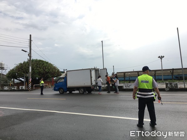 ▲台南市動保處藉由道路攔檢、跟車查核與家畜保險三管齊下，查核台南市斃死畜禽集運化製車與化製場，避免斃死畜禽非法流供食用。（圖／動保處提供）