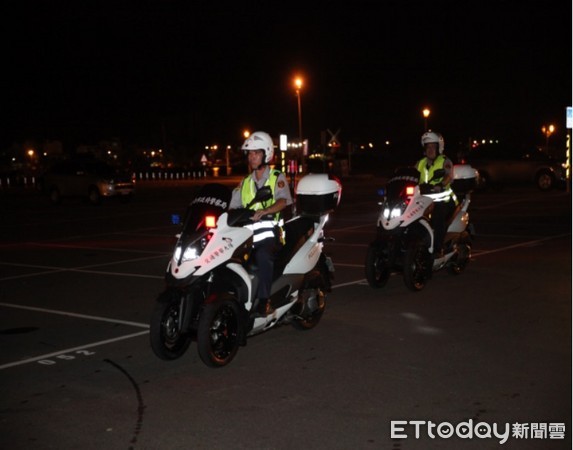 ▲台南市警局針對危險駕車及酒後駕車等違規行為，規劃快速機動打擊部隊，讓民眾過一個安全順暢的連續假期。（圖／警方提供）