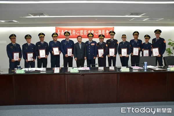 ▲台南市麻豆警分局六甲分駐所警員黃勝瑝，成功救人榮獲頒獎表揚。（圖／警方提供）