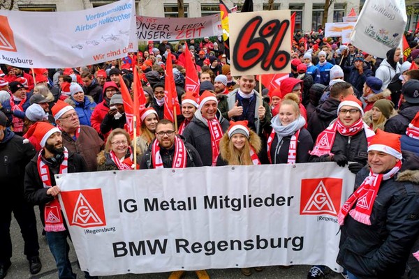 ▲▼ 德國金屬產業工會成員本月初上街抗議。（圖／翻攝自Facebook／IGMetallBayern）