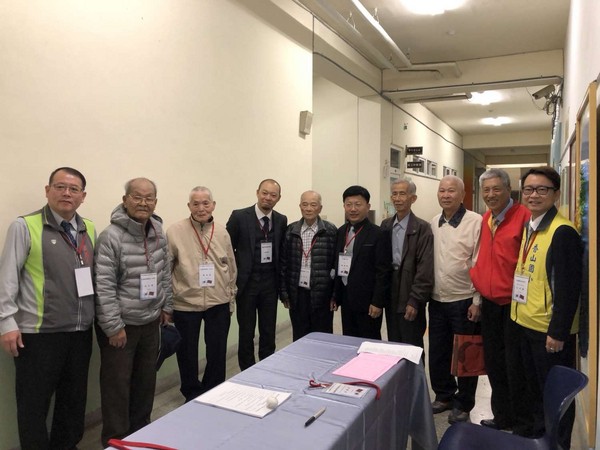 「您好，冒昧來信…….」一封遠從日本的電子信件，出現在香山國小校長鄧瑞源信箱中，串起台日教育近一世紀的回憶。日本神奈川縣鐮倉學園國中、高中歷史教師神田基成(Kanda Motoshige)，為研究教師佐佐木四郎，從2013年起往返台日，至今共計近一萬里，並在香山國小協助下，與已90歲的畢業校友姚炳煌、李真吉與任日祥先生等人進行訪談，更讓這段塵封近一個世紀的教育故事再度展開。（圖／新竹市政府網站）